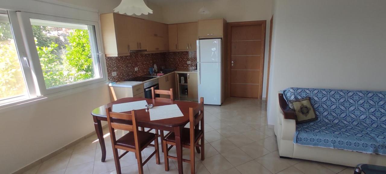 Lucas apartments Himarë Habitación foto